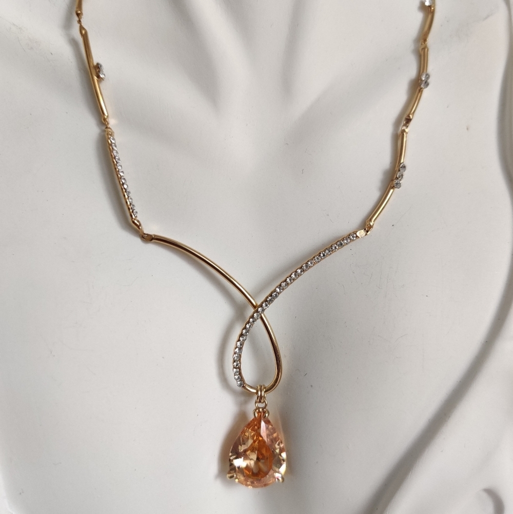🇨🇦  NWOT gold plated necklace and earrings set w/ citrine & Swarovski crystals